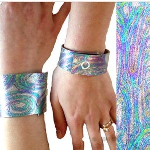 Vintage psychedelic oil slick leather cuffs SMALL